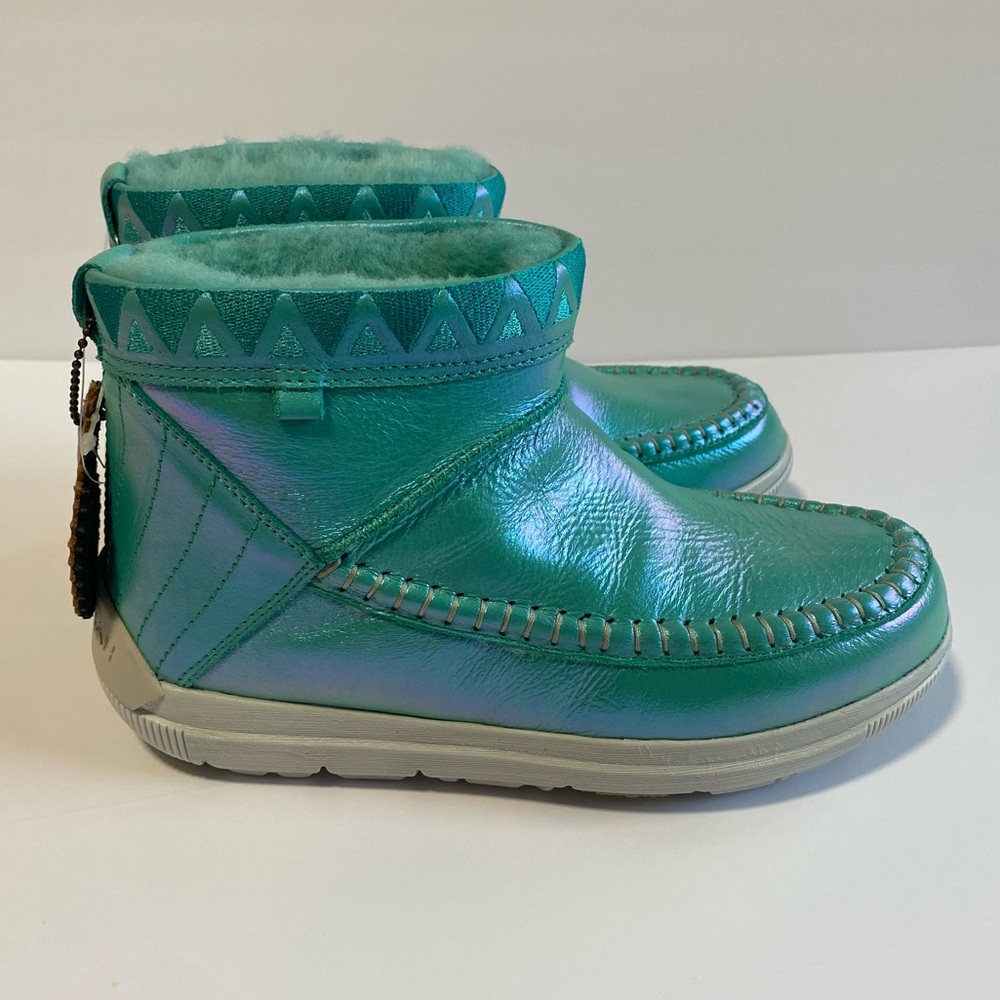 Manitobah Mukluks Tamarack Ankle Boots Metallic Teal Sheep Fur Lined Women’s